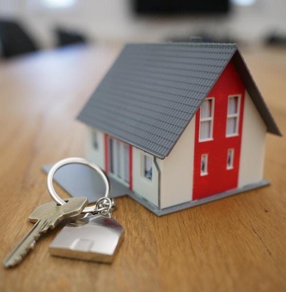 Apply for an active license house with keys.