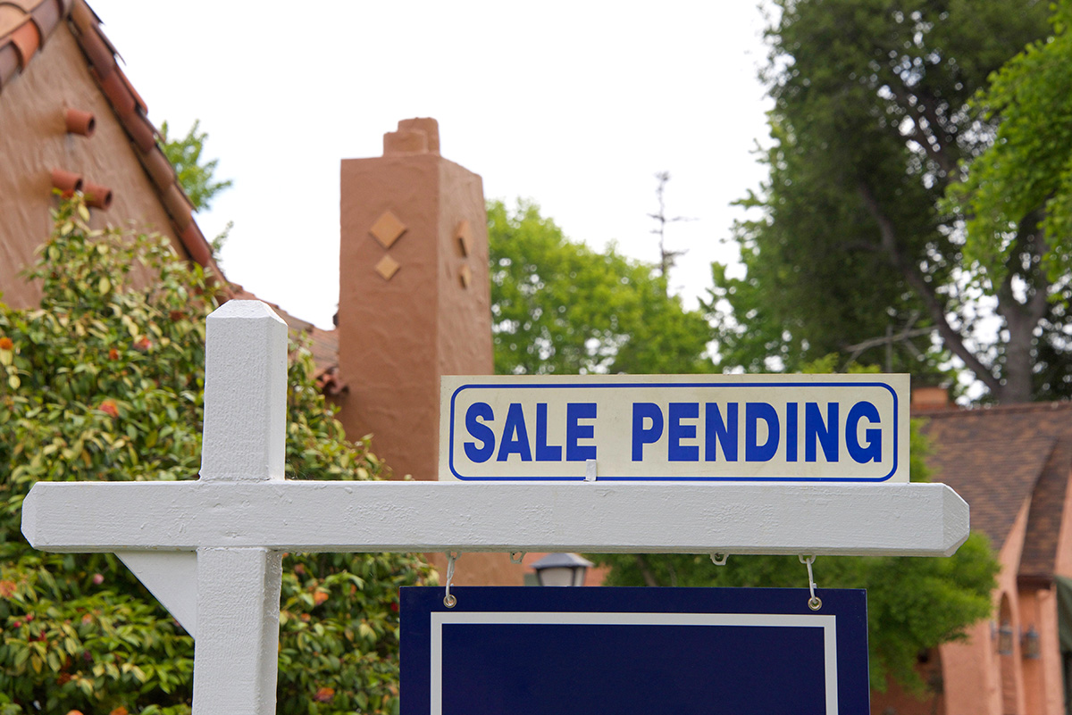What does pending mean in real estate?